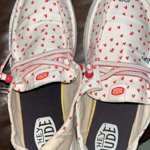 Hey Dude Wendy Hearts women’s size 9 wide